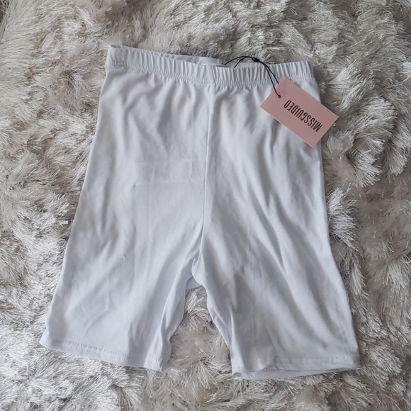 White high waisted biker shorts - Picture 2 of 4